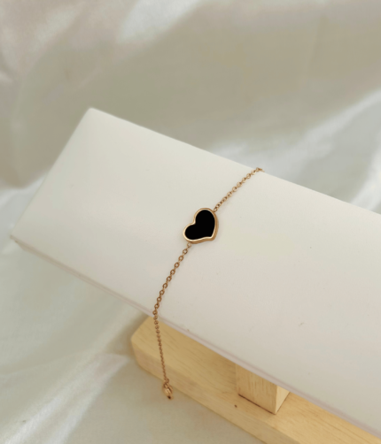 Curvy heart bracelet