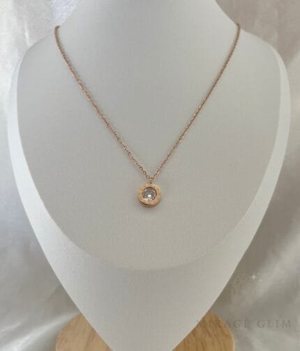 Zz Roman with white stone