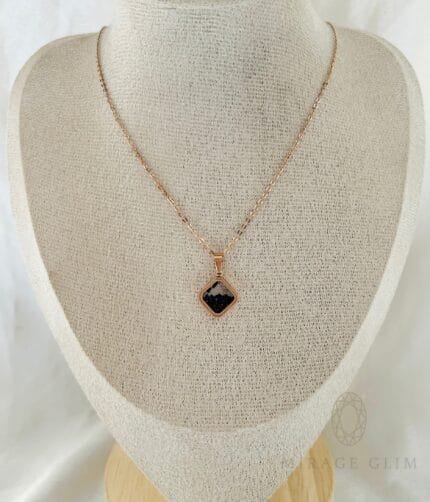 Delicate black square