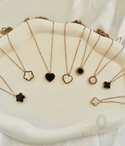 Reversible necklaces