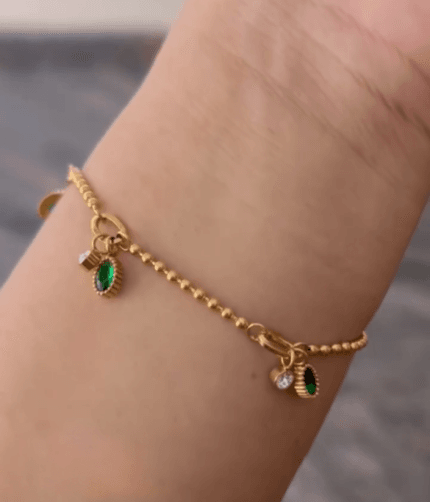 Zz Emerald stone bracelet