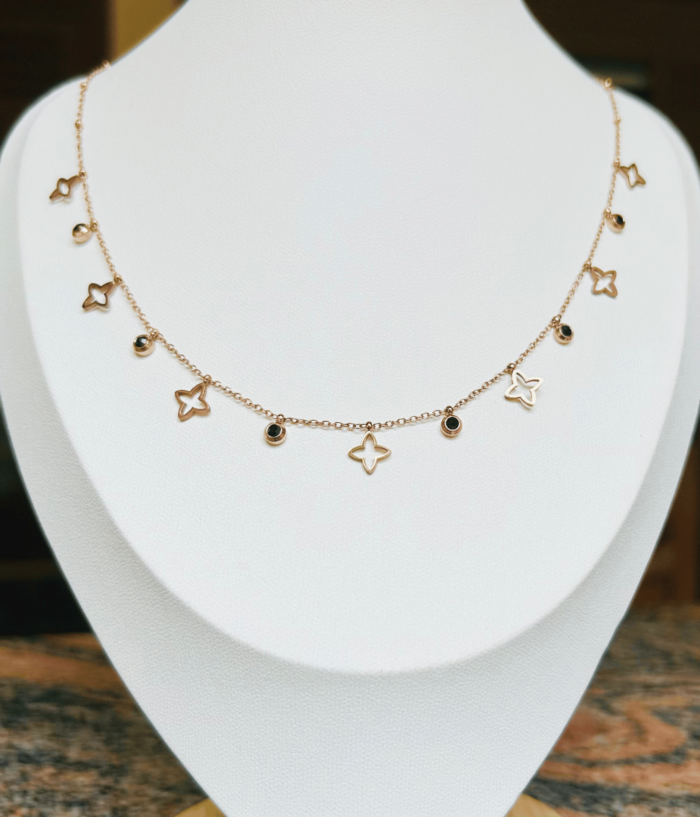 Charm flower necklace - Image 1