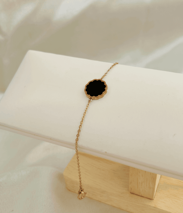 untitled-design-zip-7-7 Zz Flower bracelet - Image 1