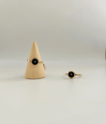 Round with stone