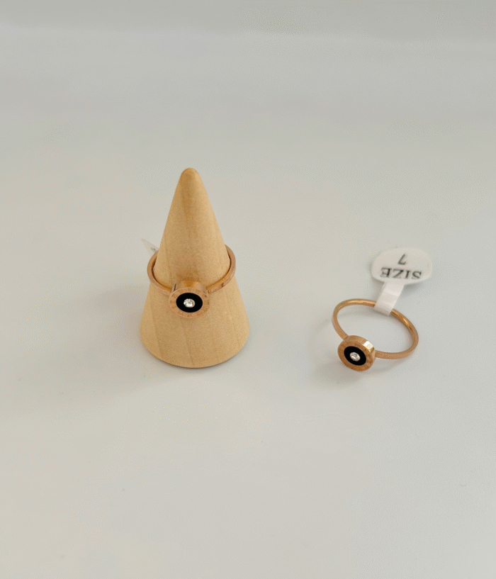 Roman with stone - Image 2