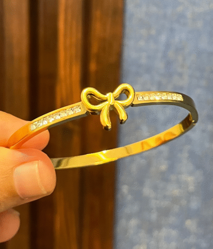 Bow bangle