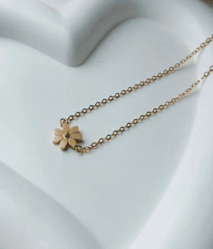 Minimal necklace-Flower