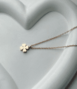 Minimal necklace-Flower
