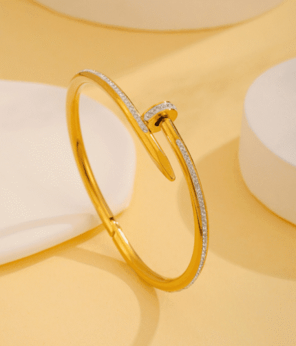 Nail cuff Gold