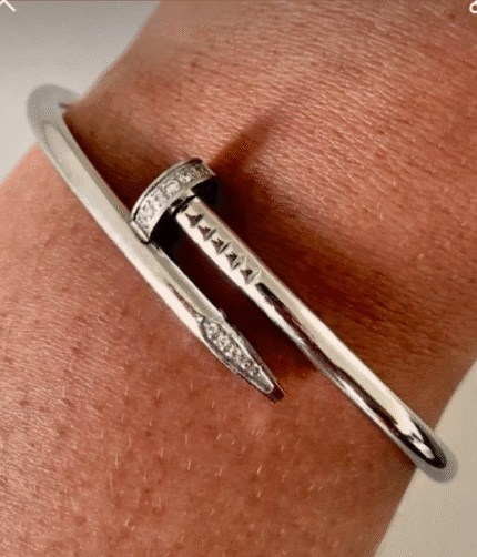 Zz Nail cuff