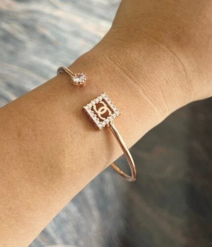 Adjustable bangle