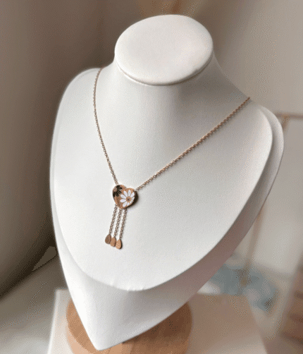 Daisies & Dew Necklace