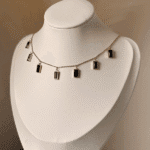 Black hamging necklace